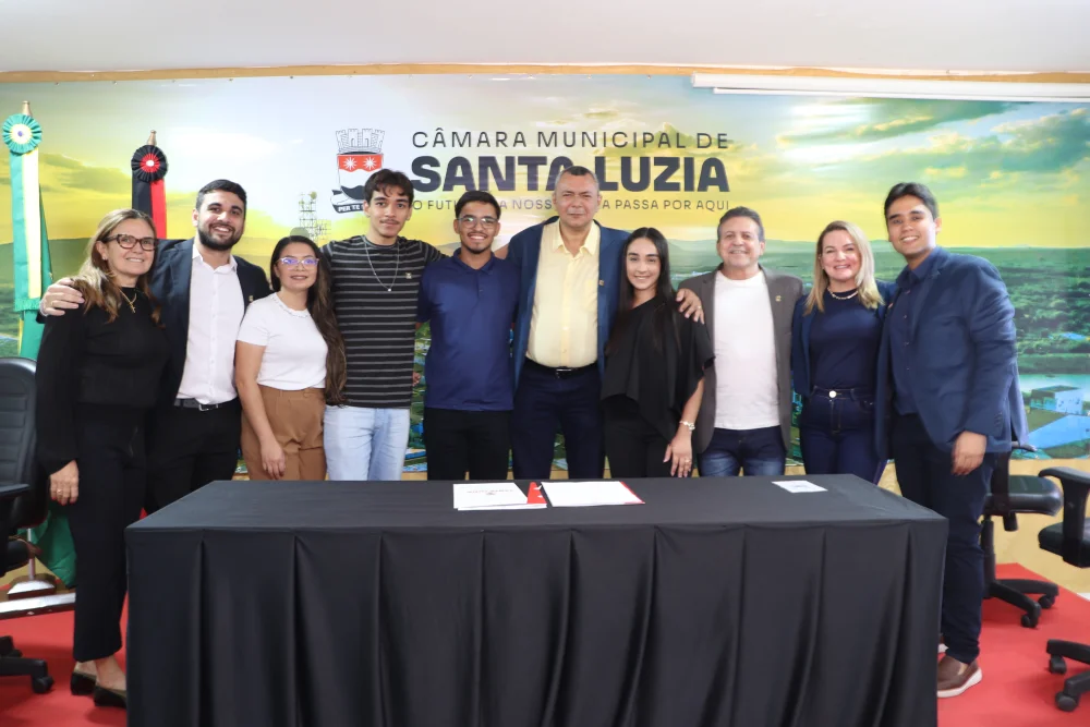 Câmara Municipal de Santa Luzia recepciona alunos do programa "Primeira Chance" que iniciarão estágio na Casa Legislativa