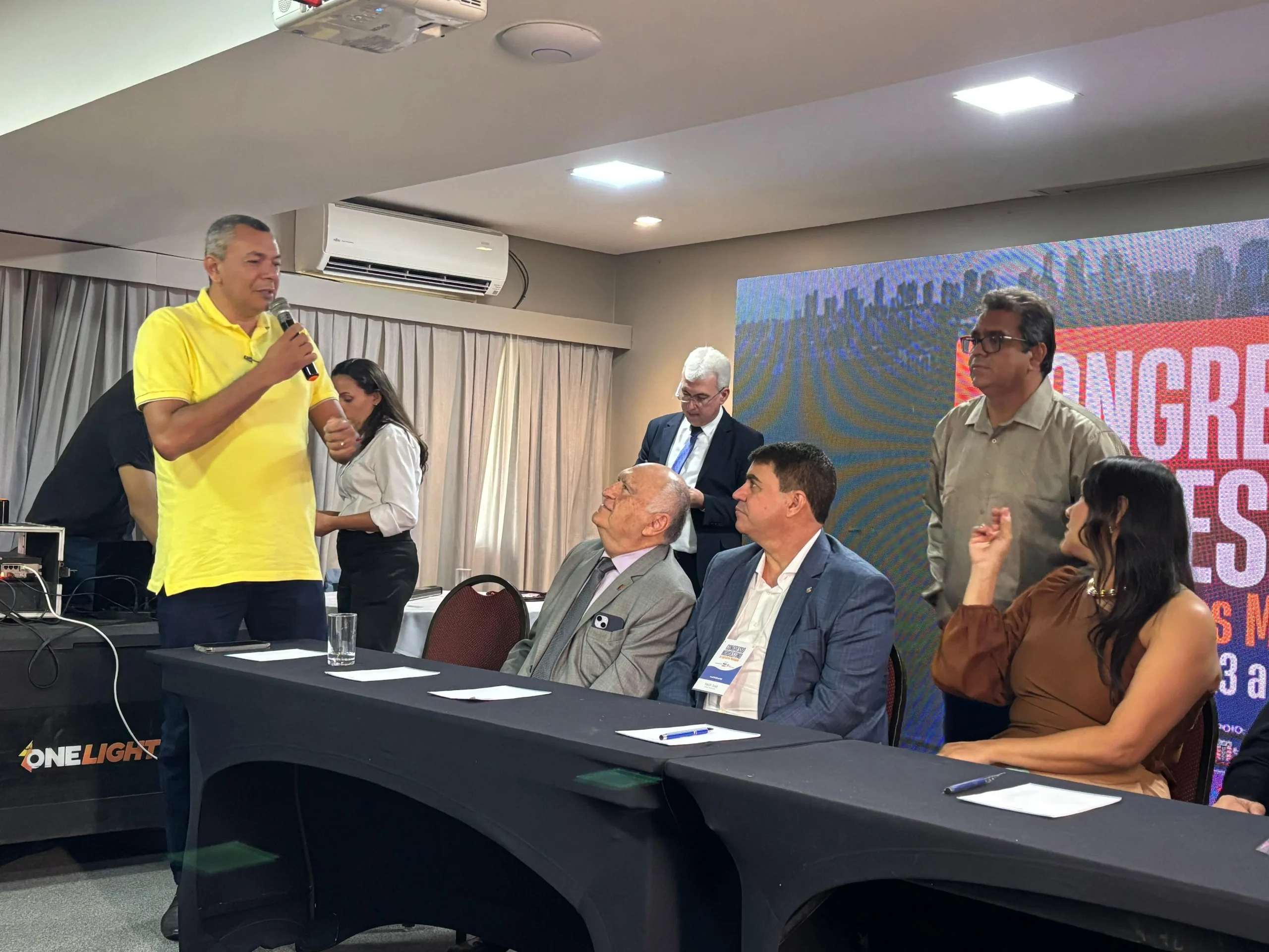 Presidente Félix Júnior participa da abertura do Congresso Nordestino de Legislativos Municipais e defende fortalecimento das câmaras
