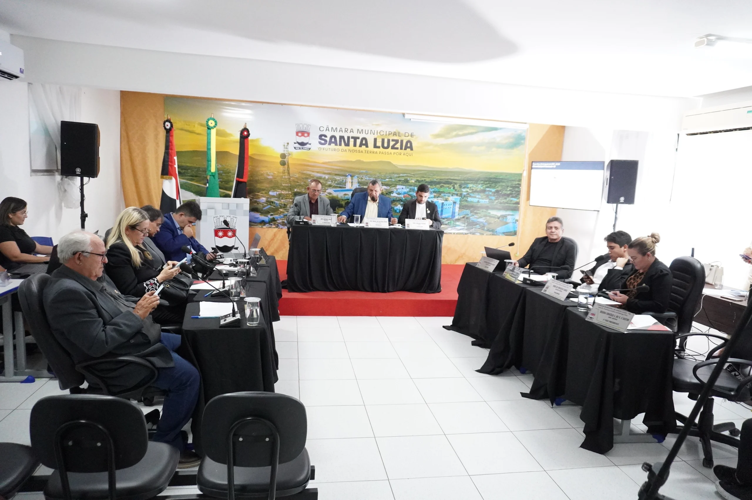 Vereadores aprovam projeto do Executivo que regulamenta estágios para estudantes em repartições públicas municipais