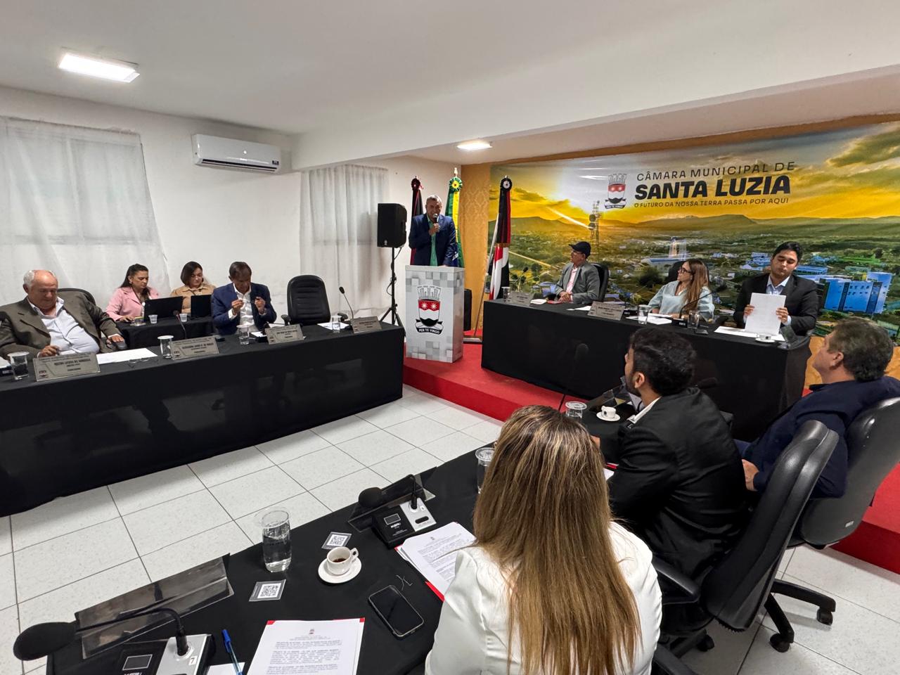Câmara de Santa Luzia aprova projetos para saúde, servidores e infraestrutura em sessão ordinária