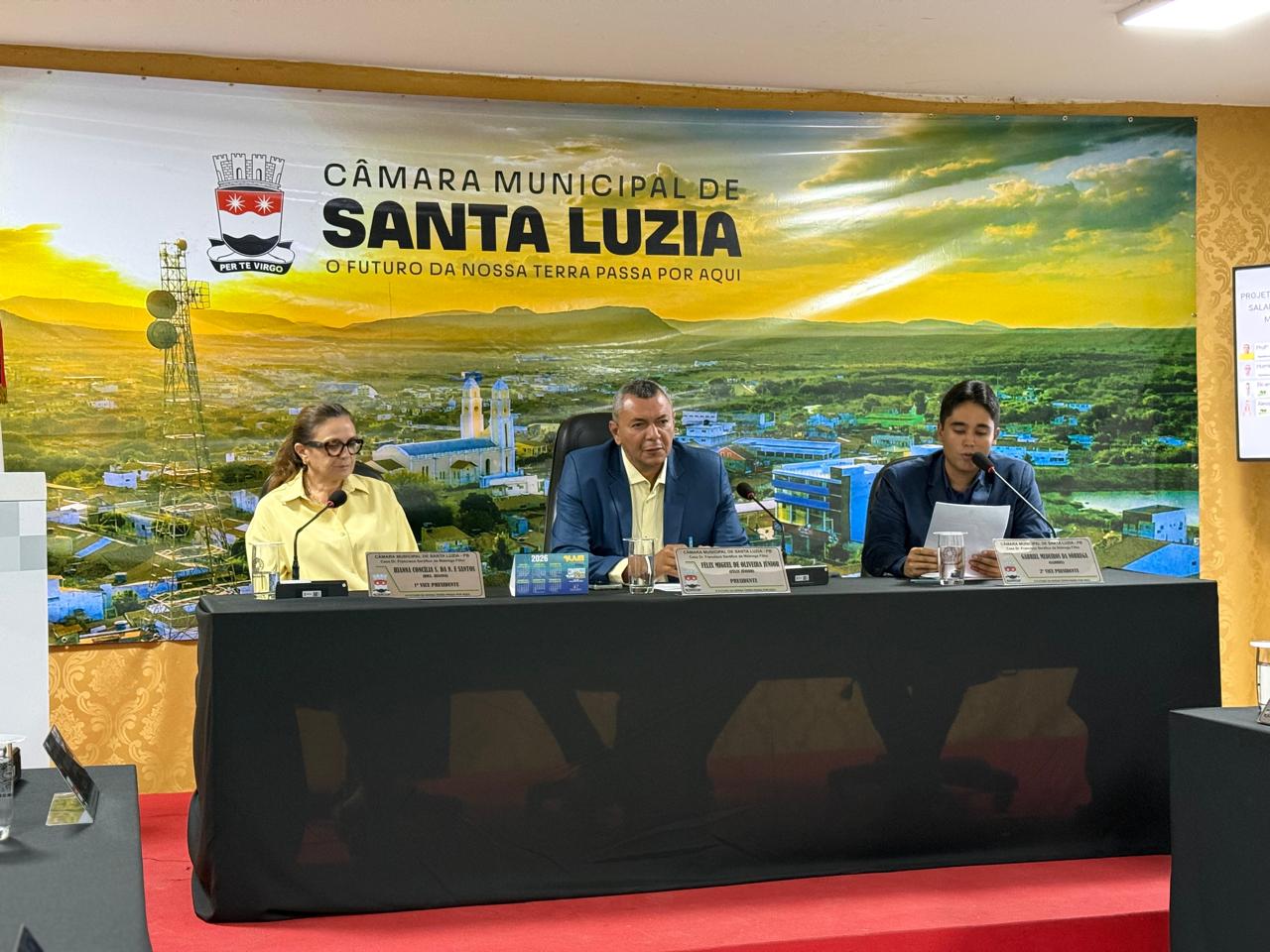 Vereadores aprovam novo piso dos professores e reestruturação do Conselho Municipal de Saúde em sessão extraordinária