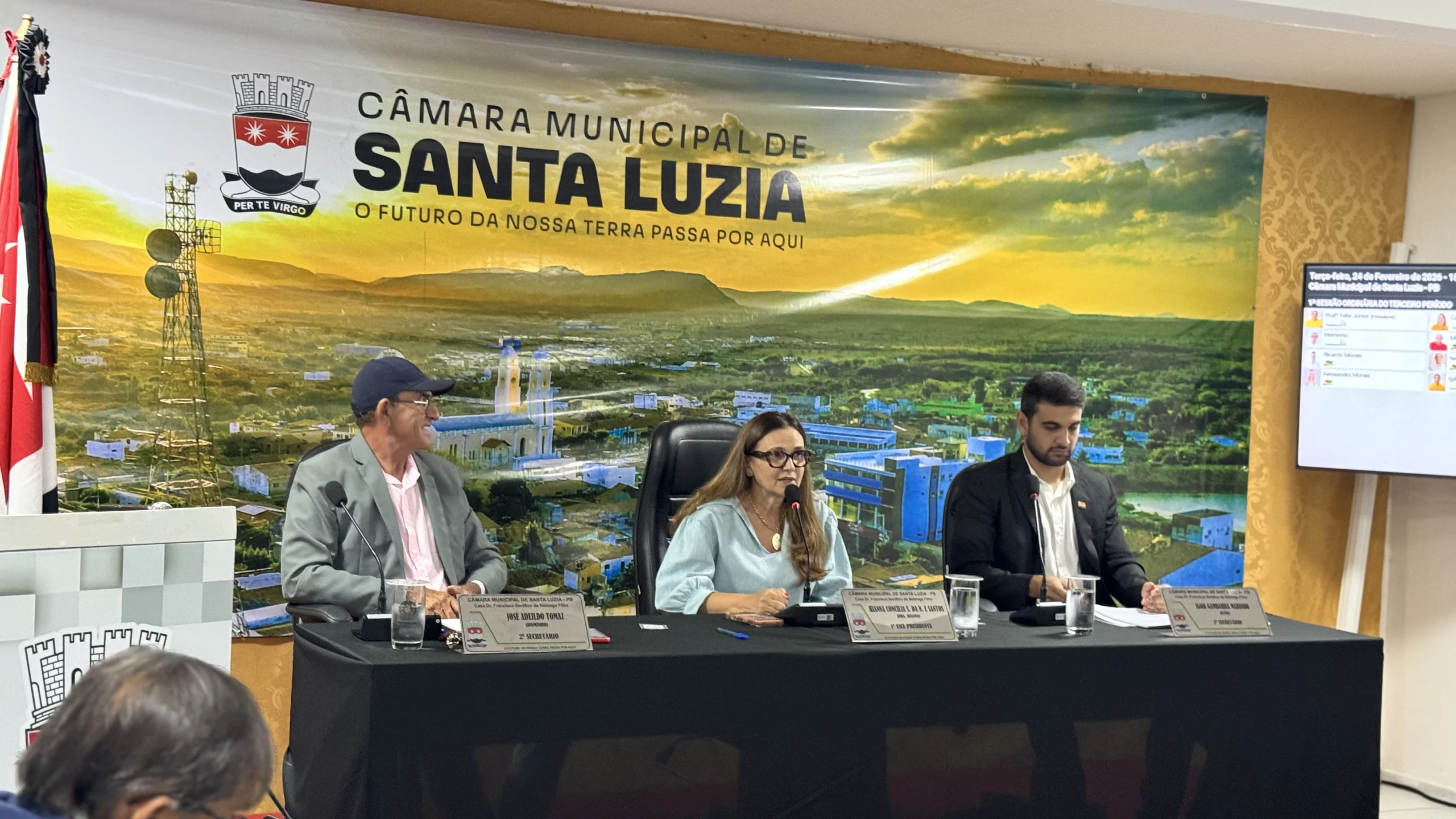 Sessão da Câmara de Santa Luzia é presidida por uma mulher no aniversário de 94 anos do voto feminino